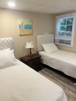 Just Renovated Charming 2 Bedroom Cottage