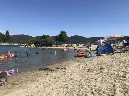 Romantic lake view studio retreat for two in beautiful Lake Arrowhead