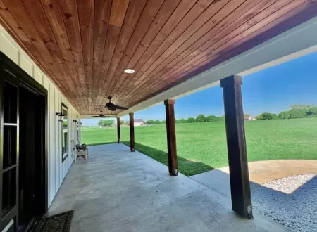 Charming 3-bedroom farmhouse with WiFi, AC in scenic Valley View