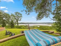 Lakeside Log Cabin w/Firepit, Dock, King Bed, Game Room, Scenic Relaxation 백스터 호텔