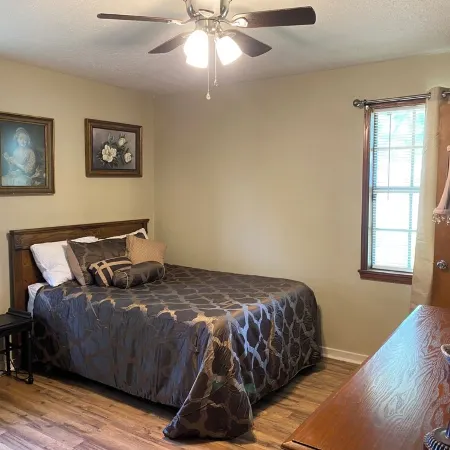 Cozy Peacock House in quiet neighborhood in Jackson