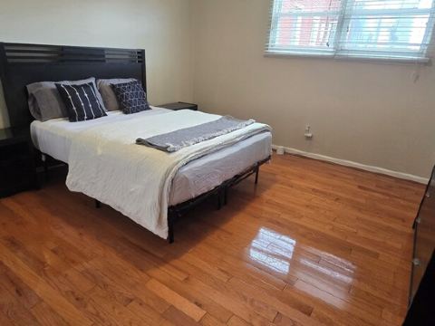Spacious 3-bedroom apartment in charming Philadelphia with AC, WiFi