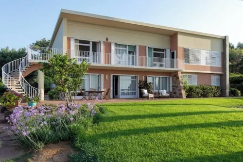 Seafront villa with private beach access Hotels in Mataro