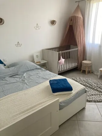 Modern family home Отели рядом с достопримечательностью «Camping Les Cigales , 3 étoiles»