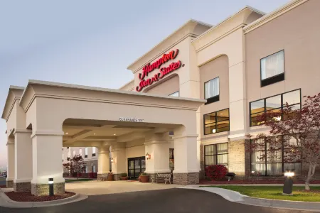 Hampton Inn & Suites Detroit/Sterling Heights Отели рядом с достопримечательностью «Birmingham Jewelry»