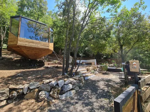 MONKEY MANSION - Luxurious treehouse with outdoor hot tub