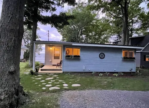 Sunset Serenity: Charming 2-bedroom cottage on picturesque Lake Ontario Hotels in Scriba