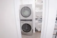 Spotless & Cozy Renovated Loft. Comfort & Convenience in Lake View, NY.