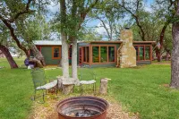 Seahorse Cove Hotels in Burnet