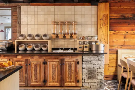 Schloss Zermatt - CBD & Adaptogenic Spa and Sport Hotel Отели рядом с достопримечательностью «Волли Парк Зуннегга»