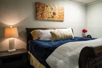 1-bedroom apartment, sleeps 4, in lovely Pilot Mountain-walk to Main st! Unit 2