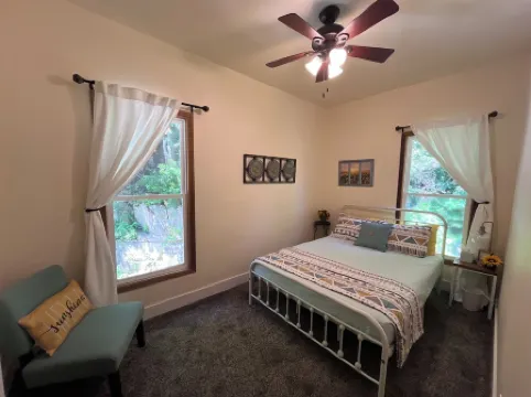 Relaxing Townhouse Downtown Dubuque, by Fenelon Elevator, Shops & Restaurants