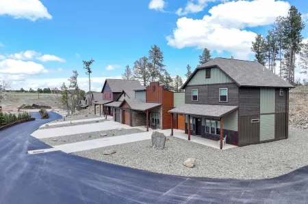 Saddle Up For Luxury - 15 Minutes to Mt Rushmore