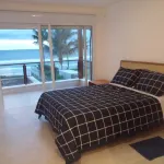 House facing the sea in Maresias