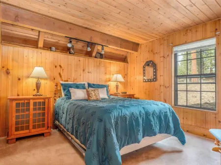 Charming Updated 3-bedroom Chalet with Deck; Small dogs welcome!