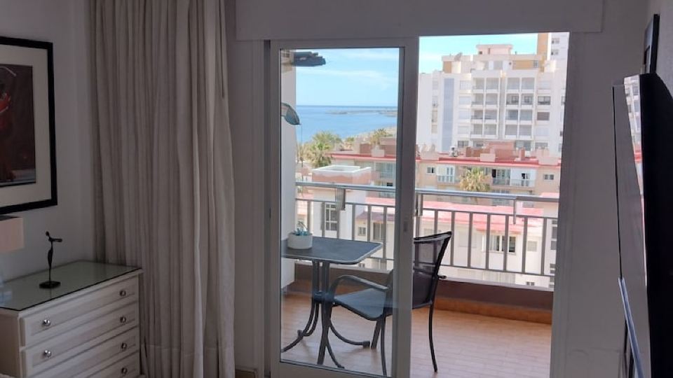 Beach Front Apt with Sea Views