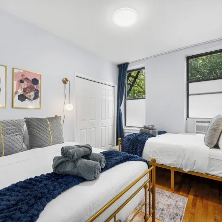 3Br 3Ba • NY Charm Modern Luxe • Sleeps to 12 • Min to NYC • Free Parking Permit