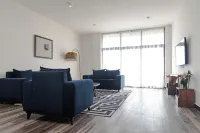 Peaceful, Spacious Apartment with Panoramic City Views in City Center