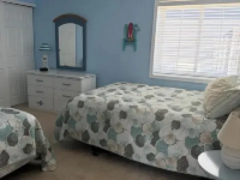 Spacious 5-bedroom house in beautiful Belmar w/ WiFi.  2 blocks from the beach!