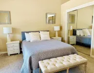 Charming 3-bedroom bungalow with WiFi and AC in delightful Folsom - Pools