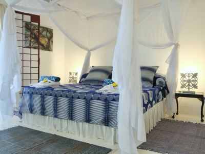 Bright and breezy home from 3 bedoom home right on the beach