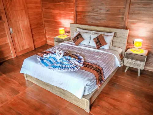 Charming cabin with free floating breakfast