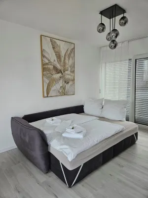 Modern apartment with balcony - near Kurpark & trade fair