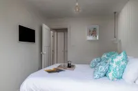 Wave apartment is ideal for up to four guests offering a retreat by the sea. Hotels in Abersoch