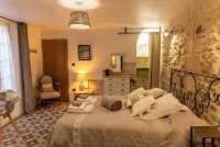 Charming Provençal studio with peaceful patio. Alpilles Hotels in Eyragues