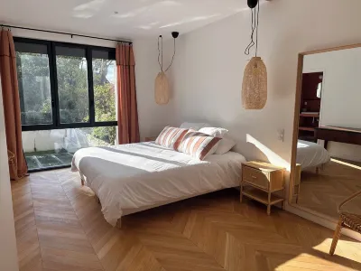 Place Dupuy 5' from downtown on foot 5-bedroom house with jacuzzi and garden Hotels in Toulouse East