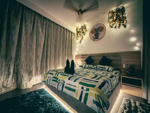 LUXY 1-bedroom apartment with WiFi, AC in delightful Noida