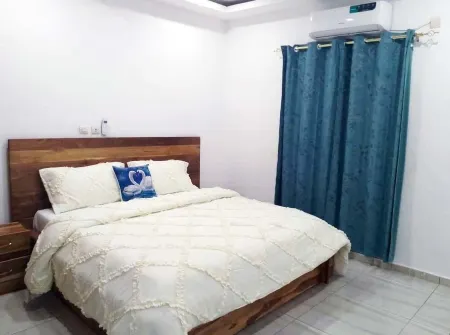 Apartment SWAN - 3 rooms Fully equipped in a quiet location-close to points of interest Отели рядом с достопримечательностью «Нотр-Дам-де-ла-Пэ»