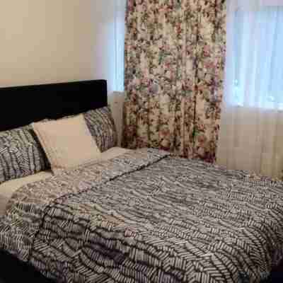 Cozy 2-Bedroom Apartment Rooms