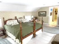 Cozy, spacious, New England Farmhouse close to Hotchkiss School & Lime Rock Hotels in Salisbury