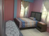 Cozy Luxe Home - Convenient, Quiet Ground Level Supermarket