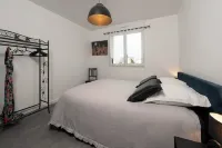 MA Bro - Erdivines - Beach 3km, Restaurants and Shops 200m, Swimming Pool 7X3,5 Hotels in Erdeven