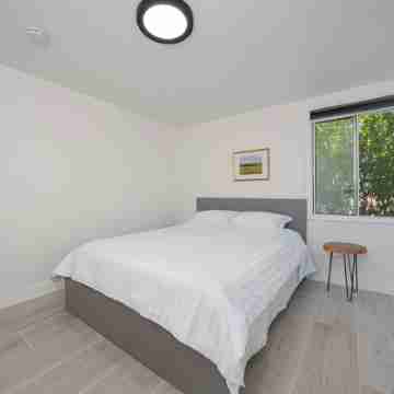 Charming 2-bedroom house with WiFi and AC in Rosemead Rooms