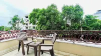Olive Service Apartment-Golf Course Road