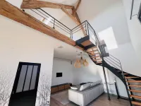 Converted barn with superb canal views Hotel di Chécy