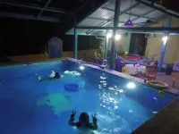 Spacious 5-bedroom beach house in delightful Playa Carrillo with WiFi, AC - 游泳池