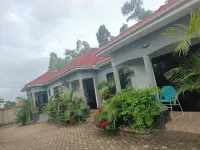 2-bedroom, 2 units corporate Nsubbe apartment in charming Mukono with WiFi