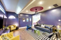5 Mi to Dtwn Austin: Vibrant Home w/ Patio
