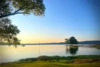 Family Lakehouse by Pickwick