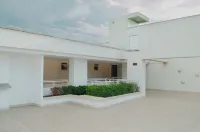 3 min to beach apartment, ocean view, terrace, big pool, and AC in Santa Marta