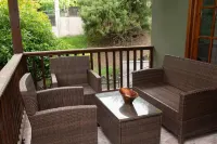 Peaceful family Retreat! 10 minutes to beach, restaurants and supermarkets.