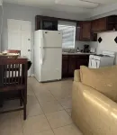 Simple cozy & efficient apartment in fabulous St. Petersburg Các khách sạn ở Lealman