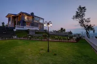 Luxurious Stay at Vachi's Belvedere, a lavish 4BHK retreat nestled in Ooty Hotel a 