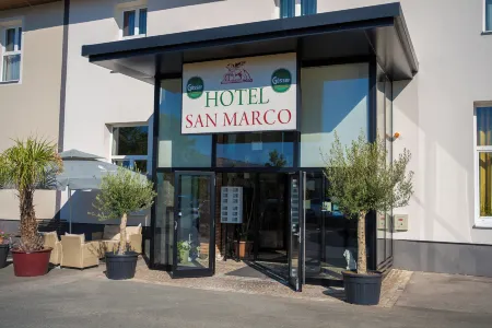 Hotel San Marco Отели в г. Гундерсдорф