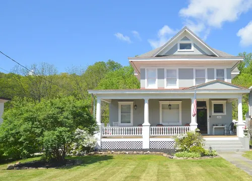 4-bedroom house in historic Berkeley Springs with AC, WiFi & Hot Tub - Wifi