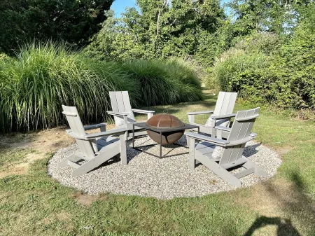 Silver Beach Hideaway: newly updated quiet cozy cottage - 4 min walk to beaches!